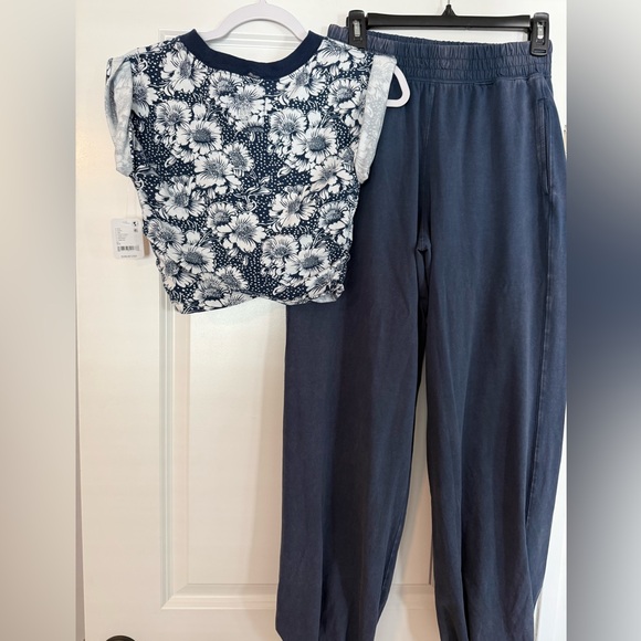 NWT FP Movement Hot Shot Floral Crossover Top & Joggers Set XS - Picture 5 of 7